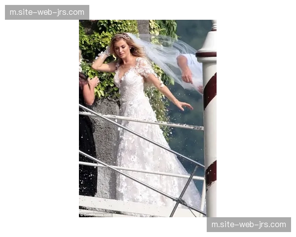 科莫五后卫体系动态轮转 彻底封堵国米中路渗透空间