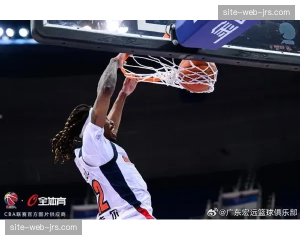 广东加时逆转青岛解析：麦考尔读秒三分前的进攻落位